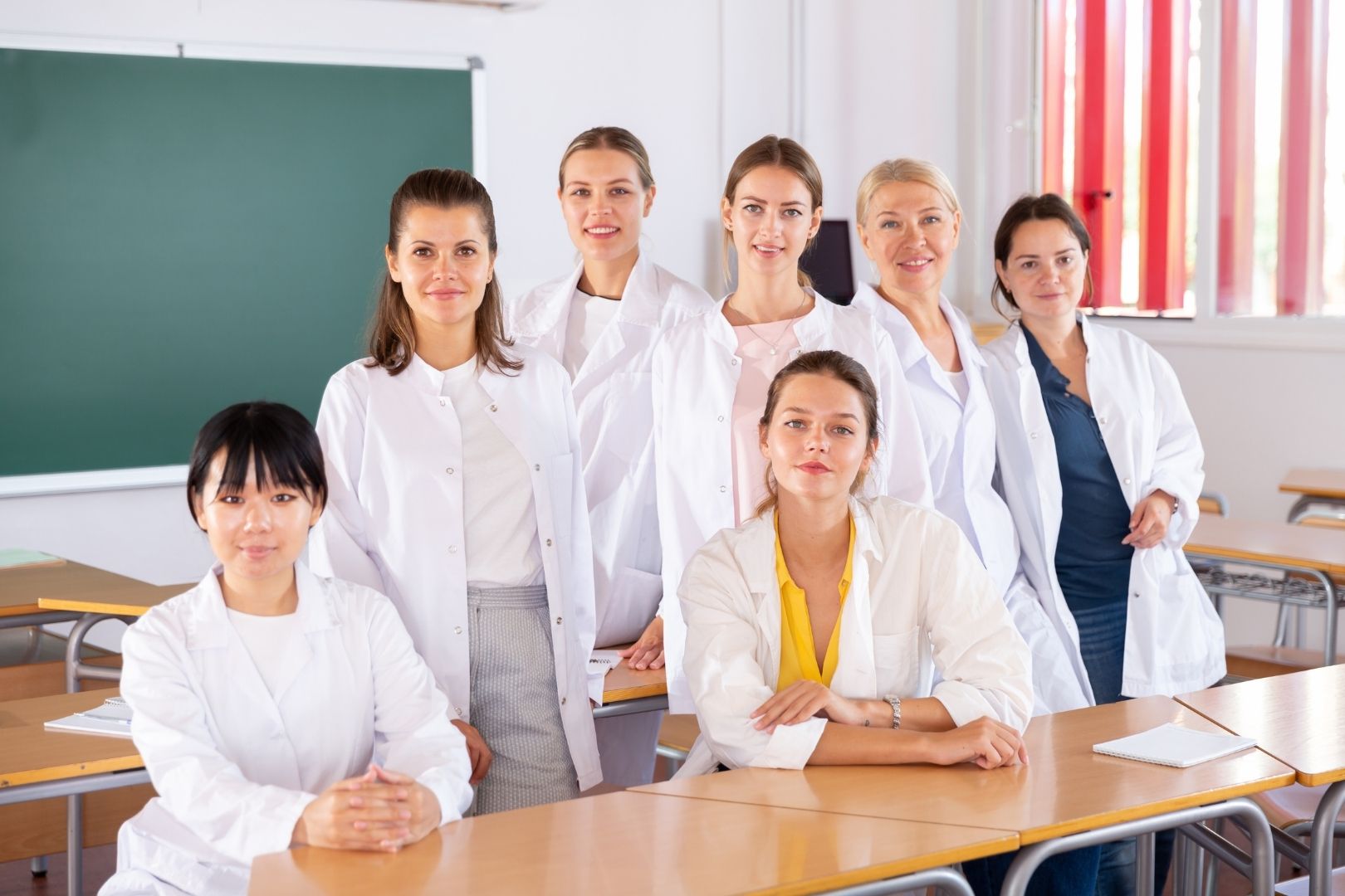 Đào tạo bác sĩ tại Mỹ và Việt Nam: Khác biệt giữa "Điểm số" và "Con người"