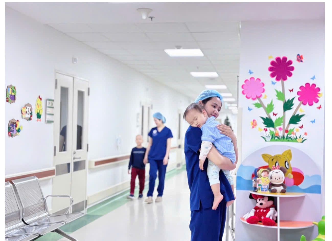 Những "Người Mẹ Thứ Hai" trong sắc áo blouse Trắng